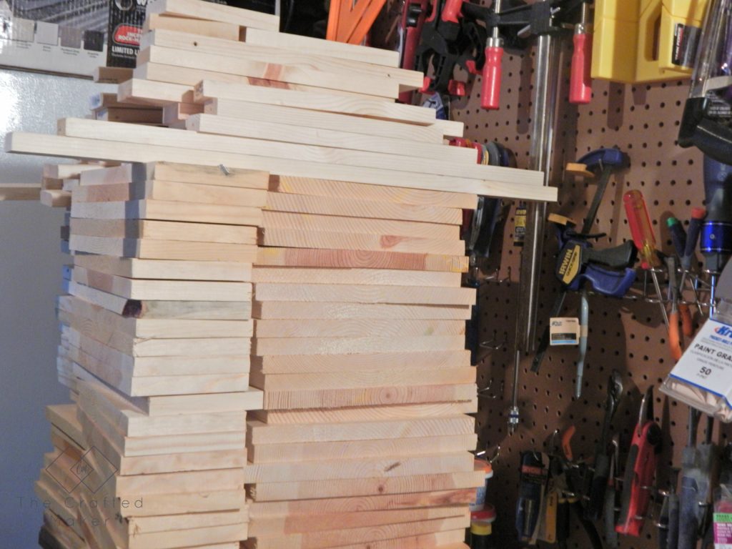 Build this scrap wood stocking holder to use this Christmas. Great project to display your stockings if you do not have a fireplace or a mantle.