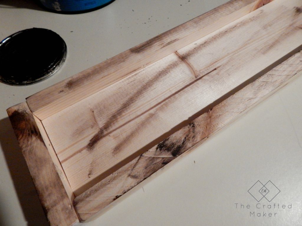 Build this scrap wood stocking holder to use this Christmas. Great project to display your stockings if you do not have a fireplace or a mantle.