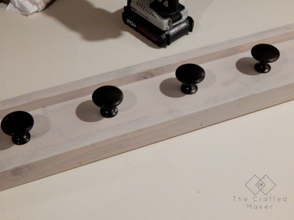 Build this scrap wood stocking holder to use this Christmas. Great project to display your stockings if you do not have a fireplace or a mantle.