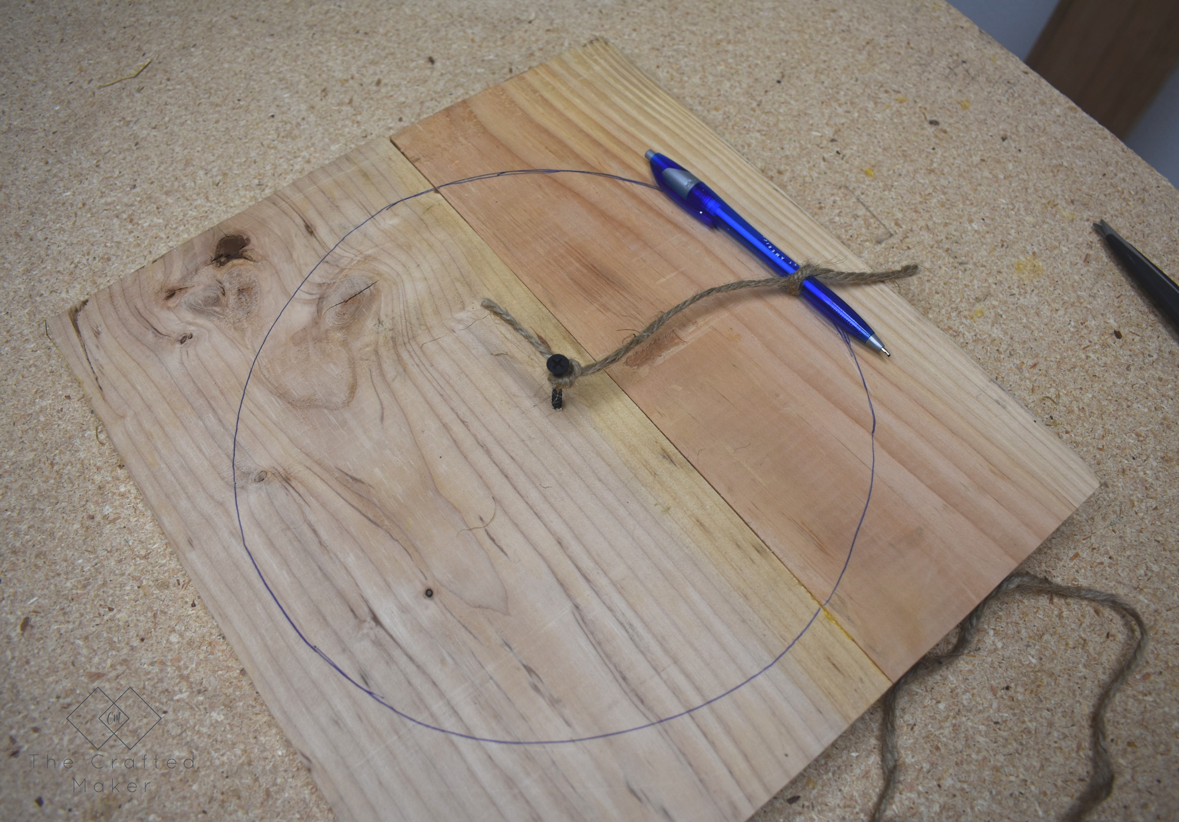 Scrap wood is something most of us have more than enough of. Why not make this wooden Lazy Susan and put that scrap wood to good use!